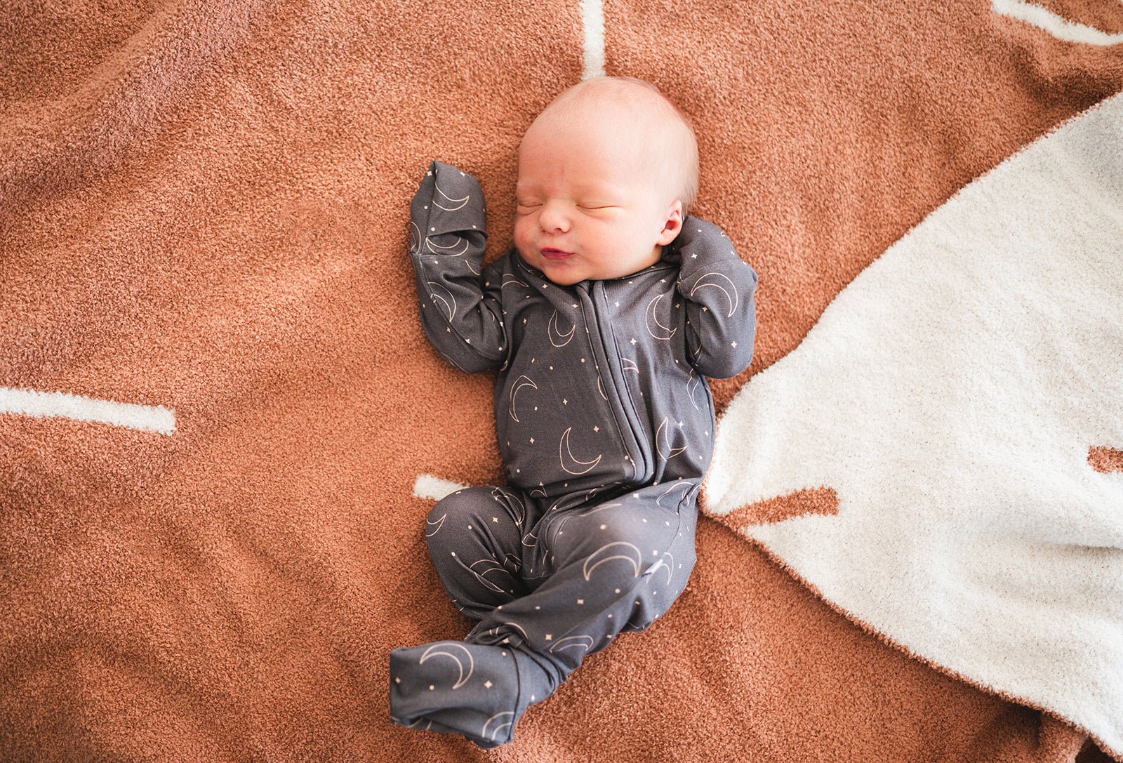 Arrow Blanket - Caramel/Cream - Harp Angel Boutique