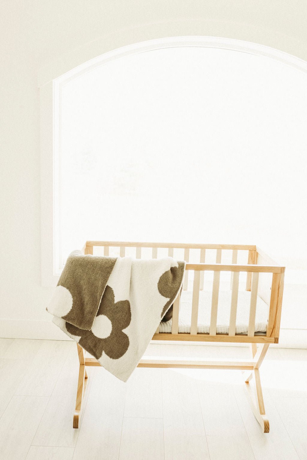 Daisy Plush Blanket - Cocoa - Harp Angel Boutique
