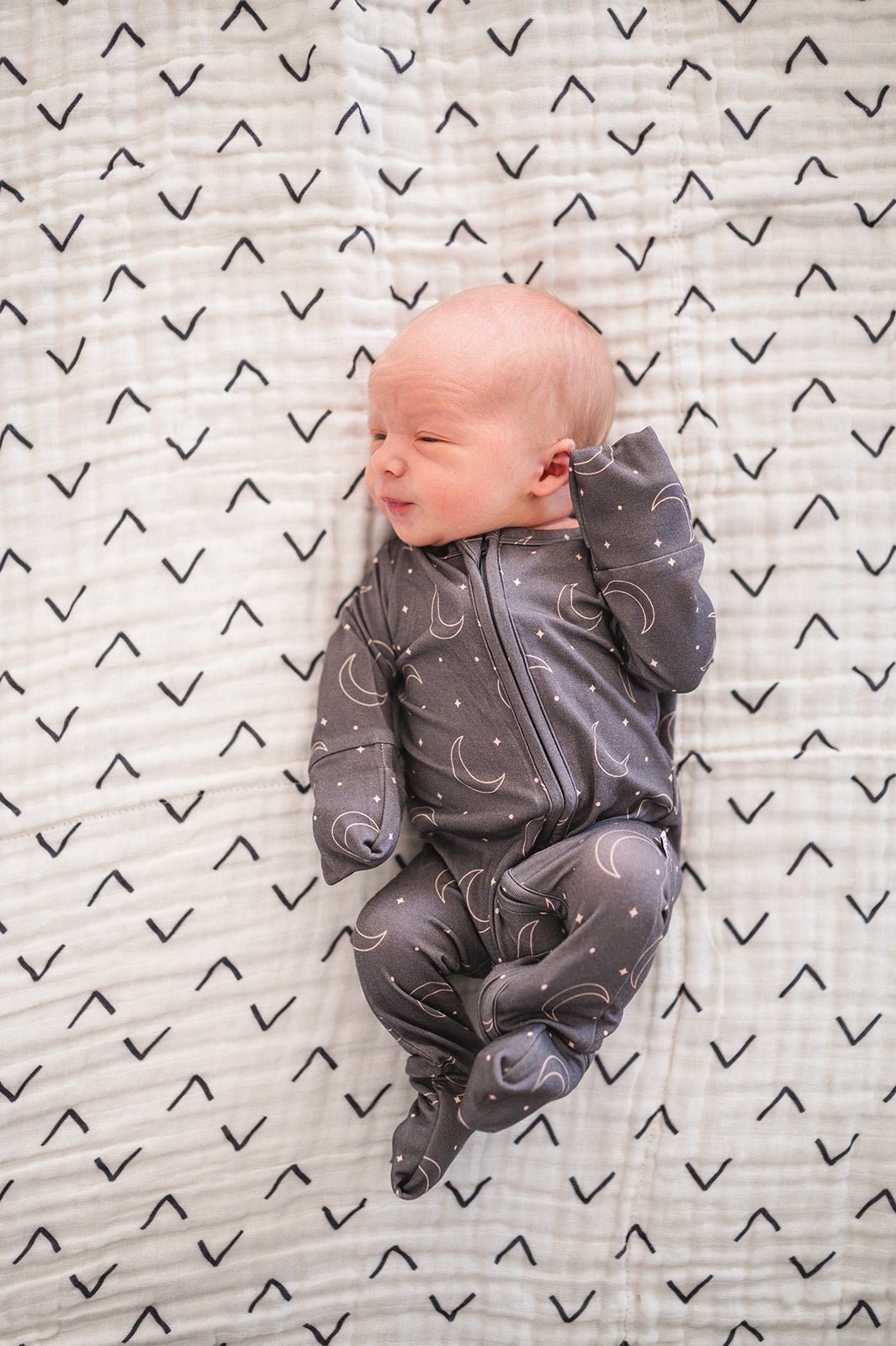 Muslin Quilt - Black Arrow - Harp Angel Boutique