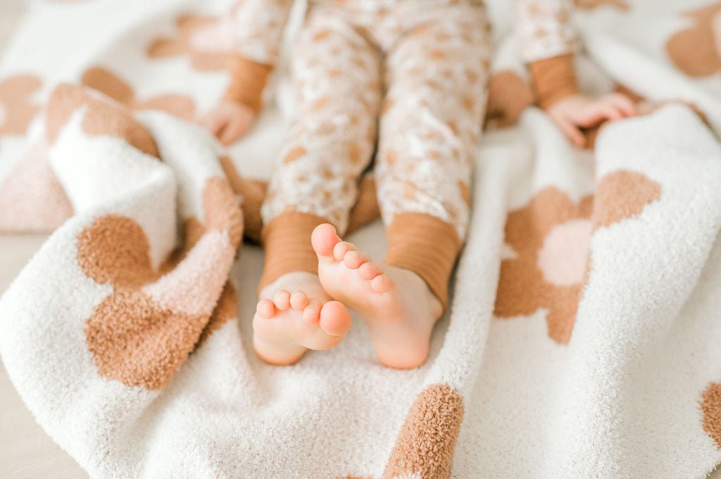 Caramel Daisy Cozy Plush Blanket - Harp Angel Boutique